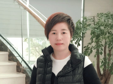 徐凤春：专注于塑胶行业的红粉商人