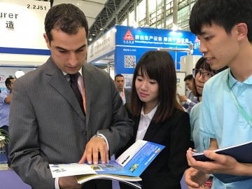 潜心研发多奇思，市场潮头优势显 ——广州海狮潜心产品研发带来塑胶市场新气象