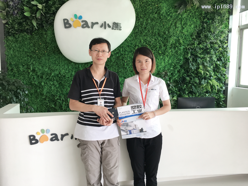 小熊电器股份有限公司高级主任研发工程师李孜宇(左-)