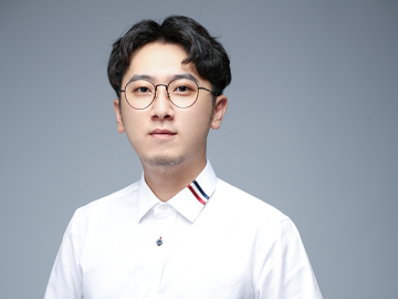 明发：跨越两代人的传承