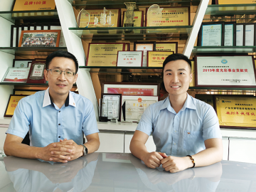 文穗：一边是稳，一边是闯