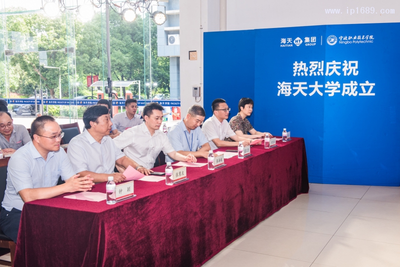 签约暨设备捐赠仪式