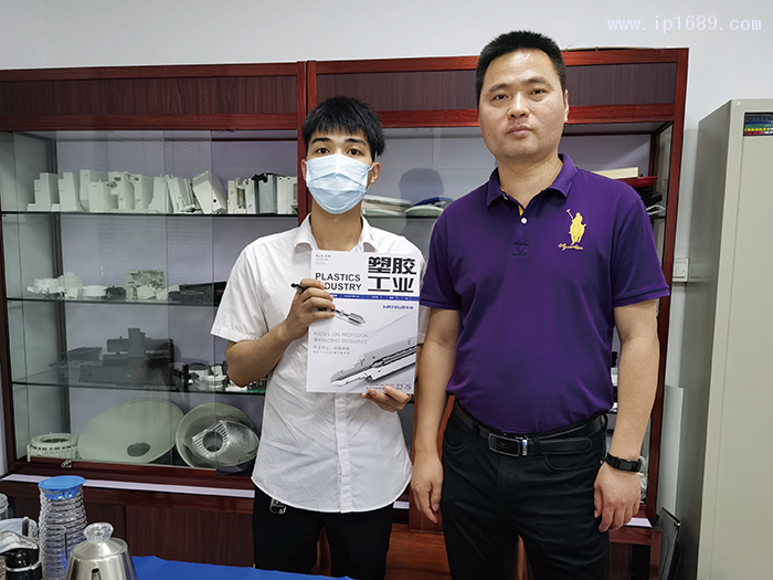 广东赛普电器制造有限公司BMC项目经理邹外平(右)
