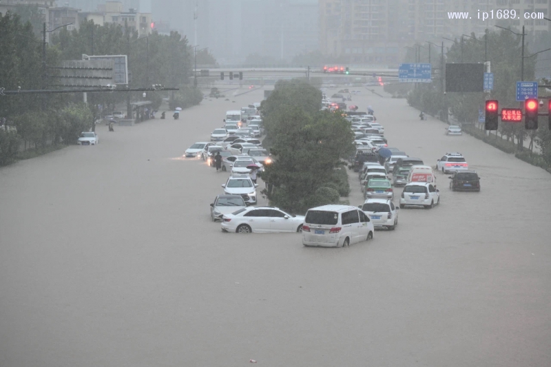 河南街道洪水覆盖车辆 (2)
