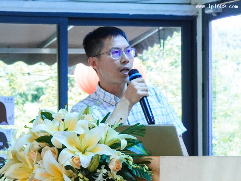 演讲嘉宾周斌