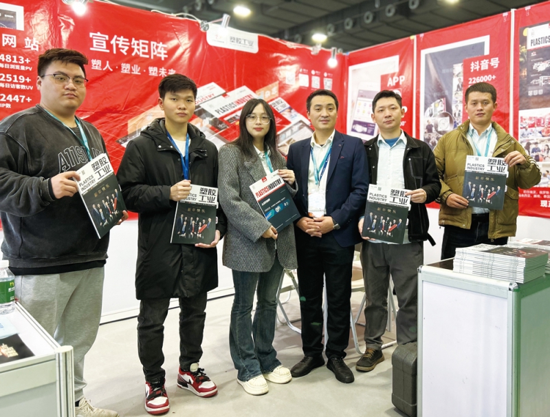 《万博游戏体育
》团队合影-拷贝