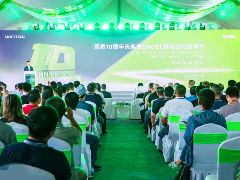 来自汽车行业和塑料行业的专家齐聚常州共同庆祝-拷贝