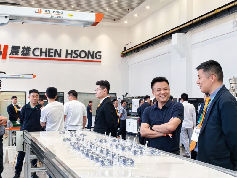一系列创新成果的亮相将活动推向高潮-拷贝