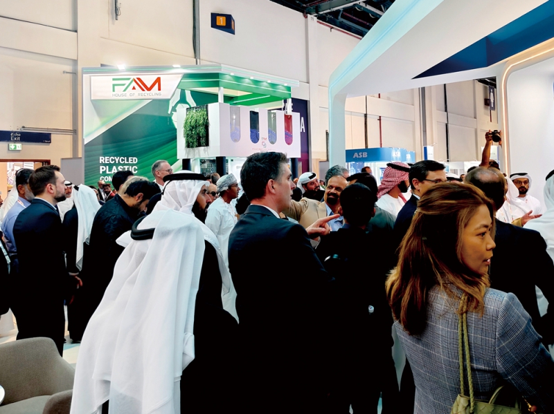 现场超3万人次专业观众及900多家参展企业2-拷贝