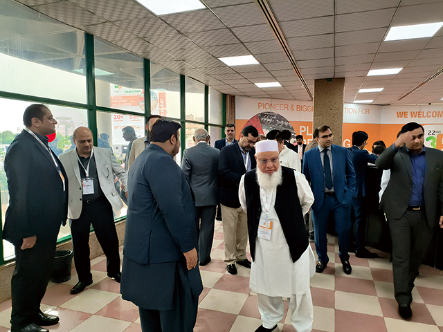 展馆现场人潮汹涌