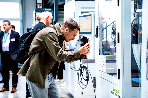 伊之密德国子公司以一场精彩纷呈的&ldquo;技术秀&rdquo;拉开了活动序幕